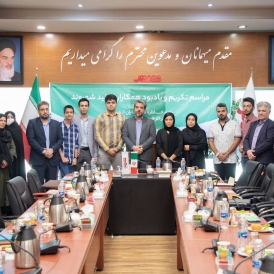 The CEO of Shahrvand Company paid respects and met with the families of the employees of Shahrvand Company who died due to the corona virus