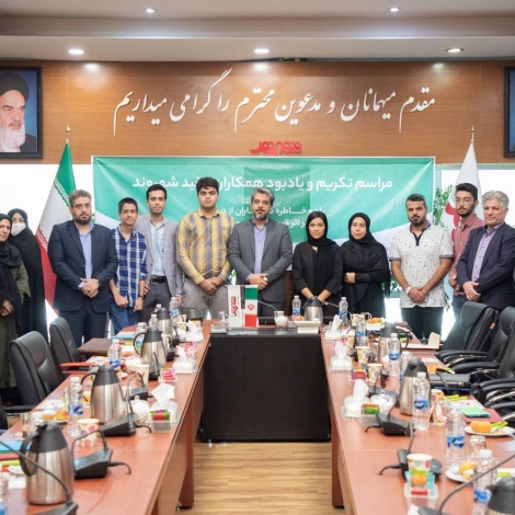 The CEO of Shahrvand Company paid respects and met with the families of the employees of Shahrvand Company who died due to the corona virus